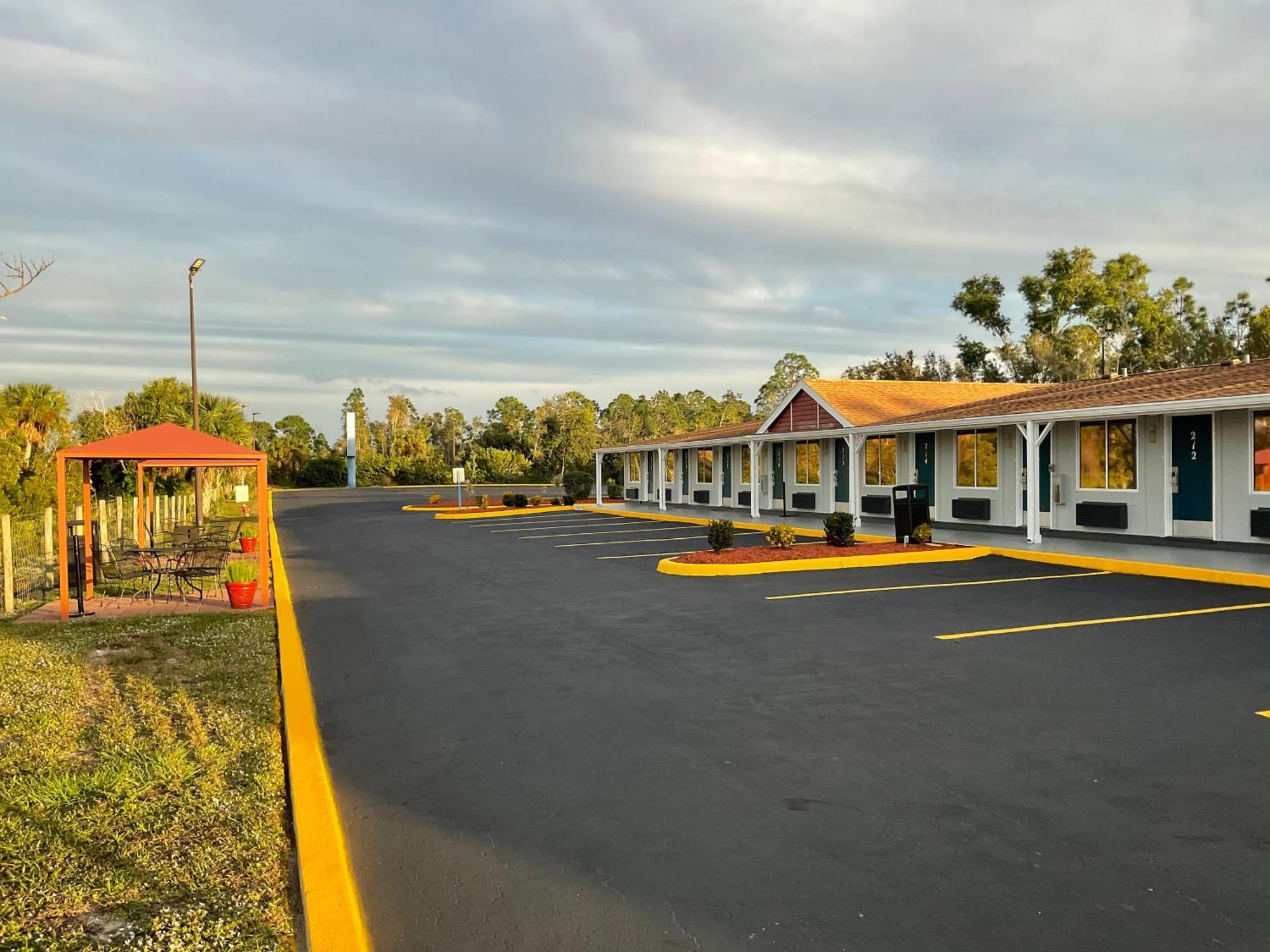 Knights Inn Пунта-Горда Экстерьер фото